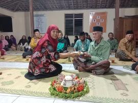 Malam Tirakatan HUT RI ke-81 Diwarnai Tumpeng dan Ingkung
